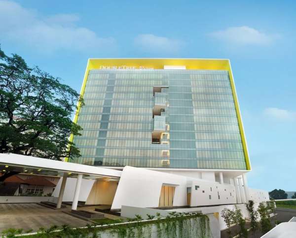 Distance to Hospital : 0.7 km DoubleTree by Hilton Hotel Jakarta - Diponegoro