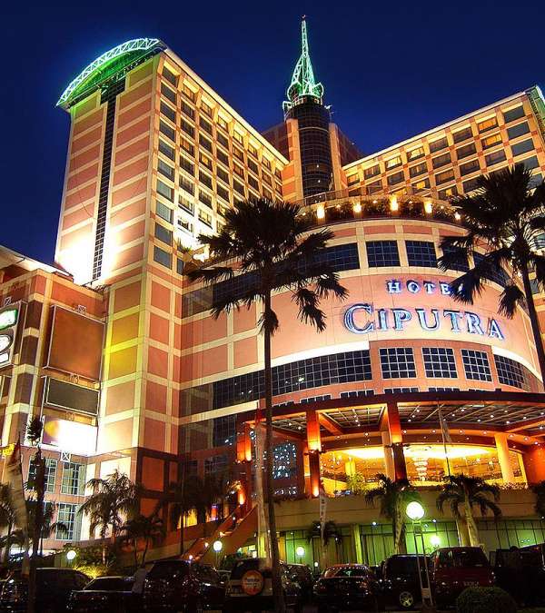 Distance to Hospital : 3.58 km Hotel Ciputra Jakarta