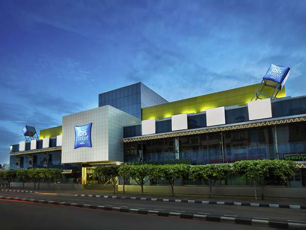 Distance to Hospital : 0.95 km Ibis Budget Menteng