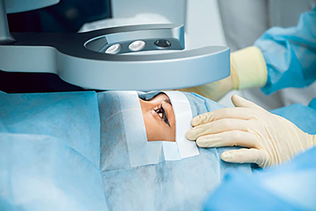 Gambar pasien yang sedang menjalani operasi katarak di JEC - Solusi pengobatan terbaik untuk mata katarak